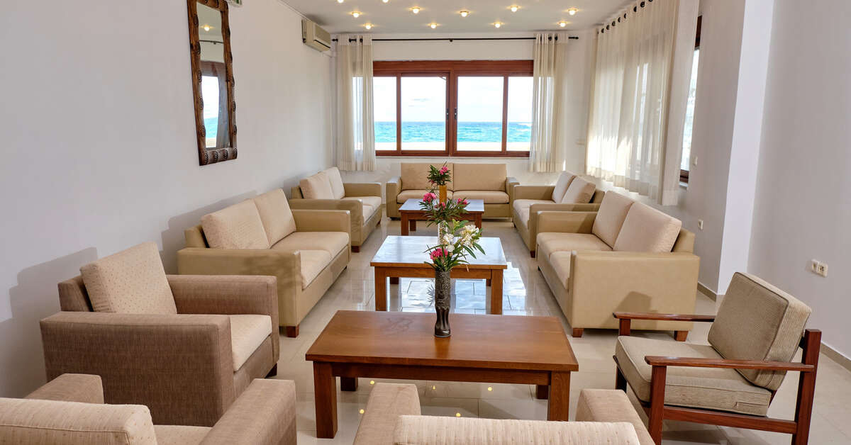 Een foto van het interieur van Niros Beach