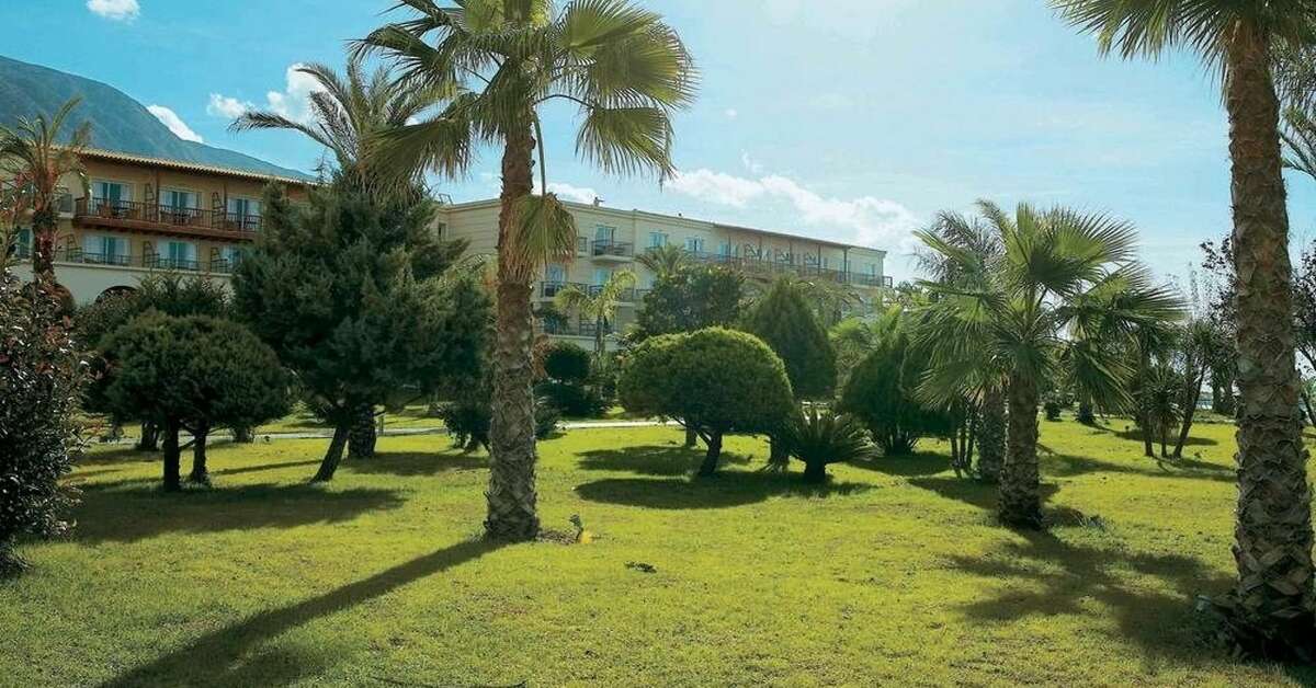 Een foto van de buitenkant van Grecotel Filoxenia Hotel