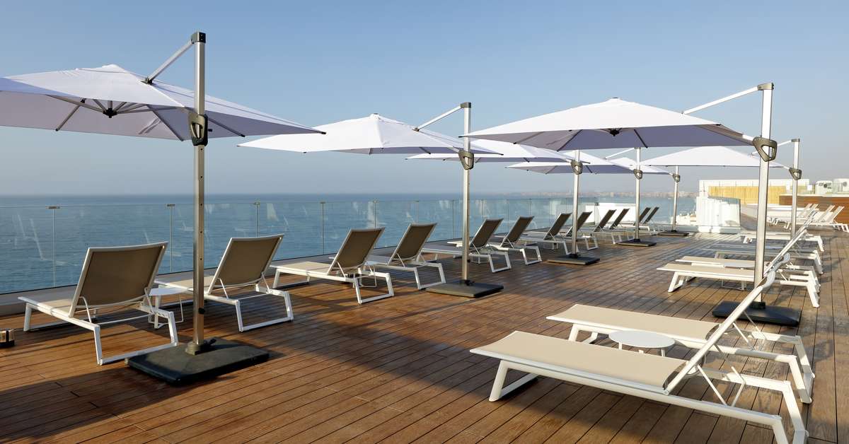 Een foto van het terras bij Benalma Hotel Costa del Sol