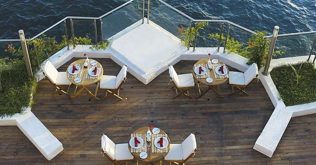 Ein Foto von der Terrasse im Korumar Hotel De Luxe