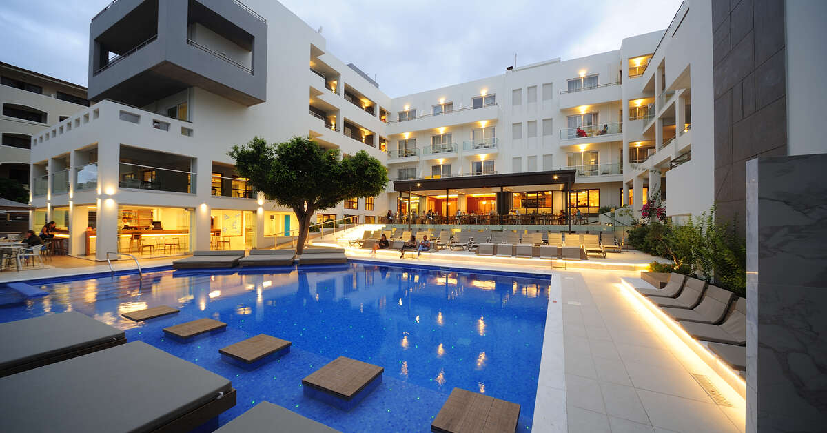 Ein Foto vom Pool im Atrium Ambiance Hotel