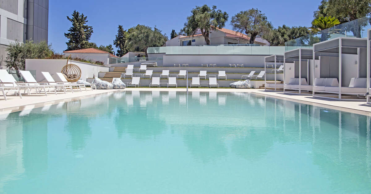 Een foto van het zwembad bij Ray Hotel Corfu
