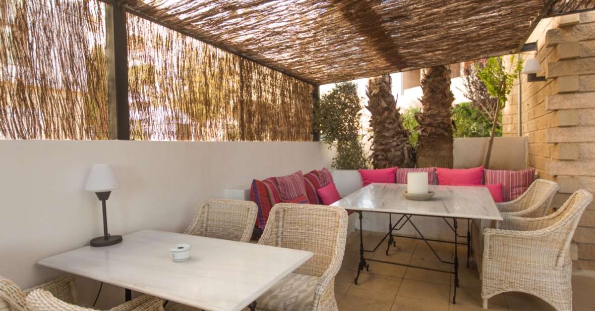 Een foto van het terras bij Hotel Tres Torres