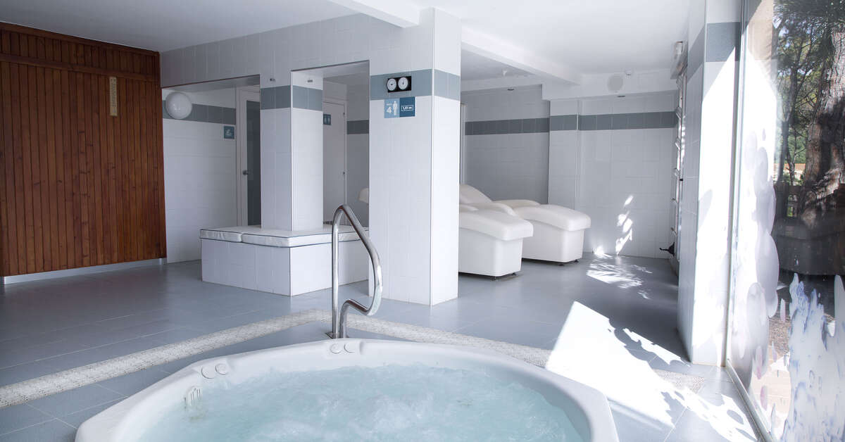 Een foto van het zwembad bij Hotel GHT S'Agaro Mar