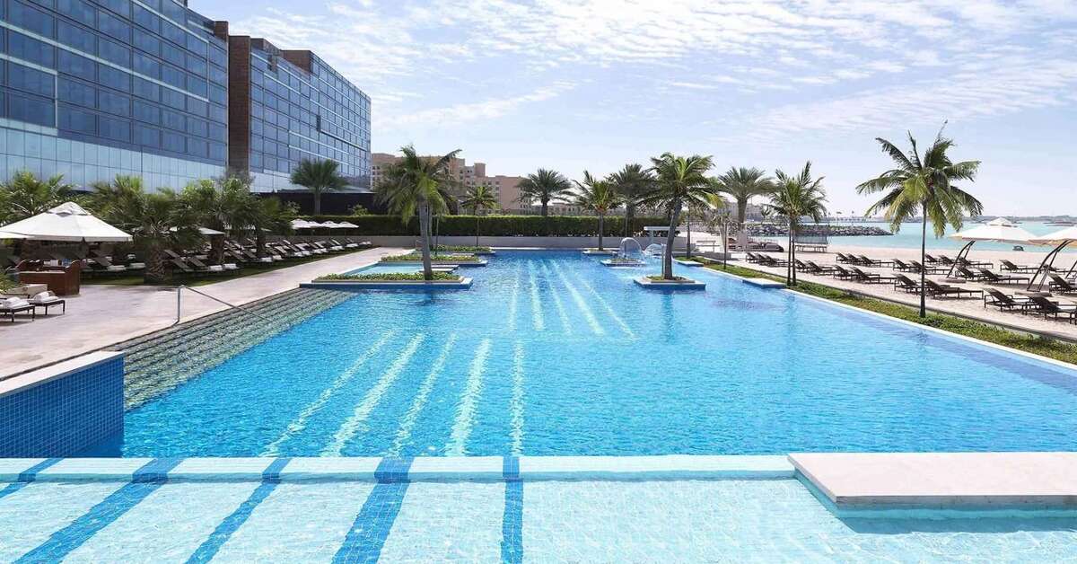 Ein Foto vom Pool im Fairmont Bab Al Bahr