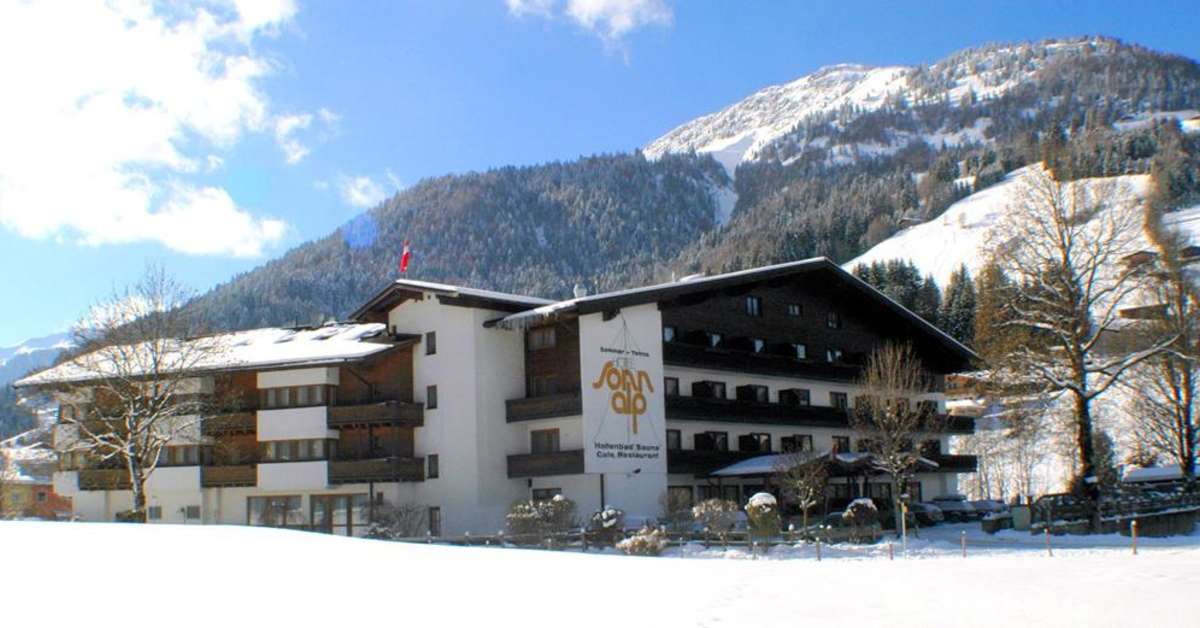 Een foto van de buitenkant van Hotel Sonnalp