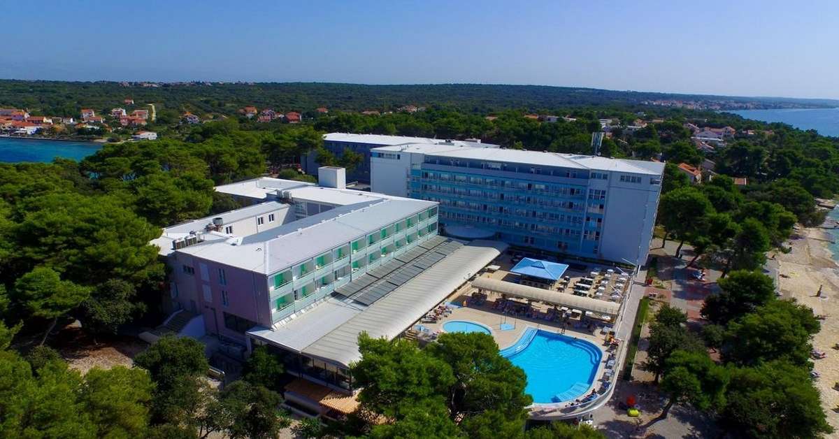 Een foto van het zwembad bij Hotel Pinija