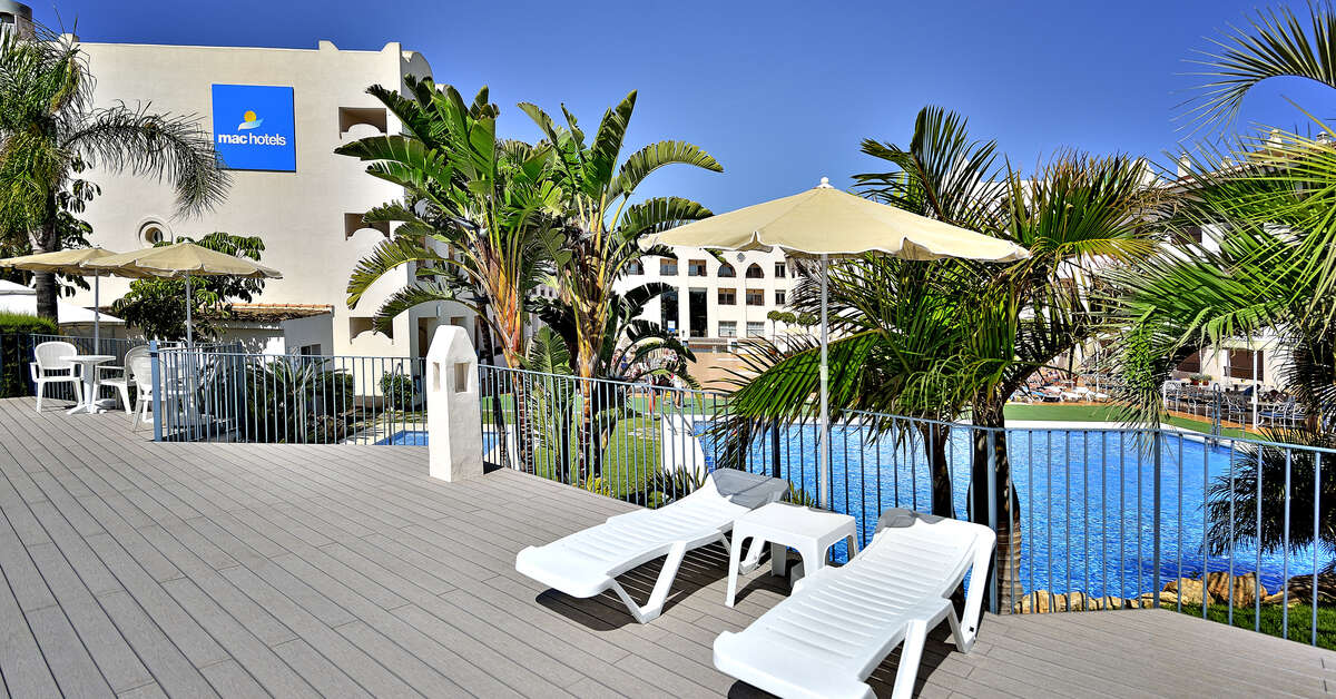 Een foto van het terras bij Mac Puerto Marina Benalmadena