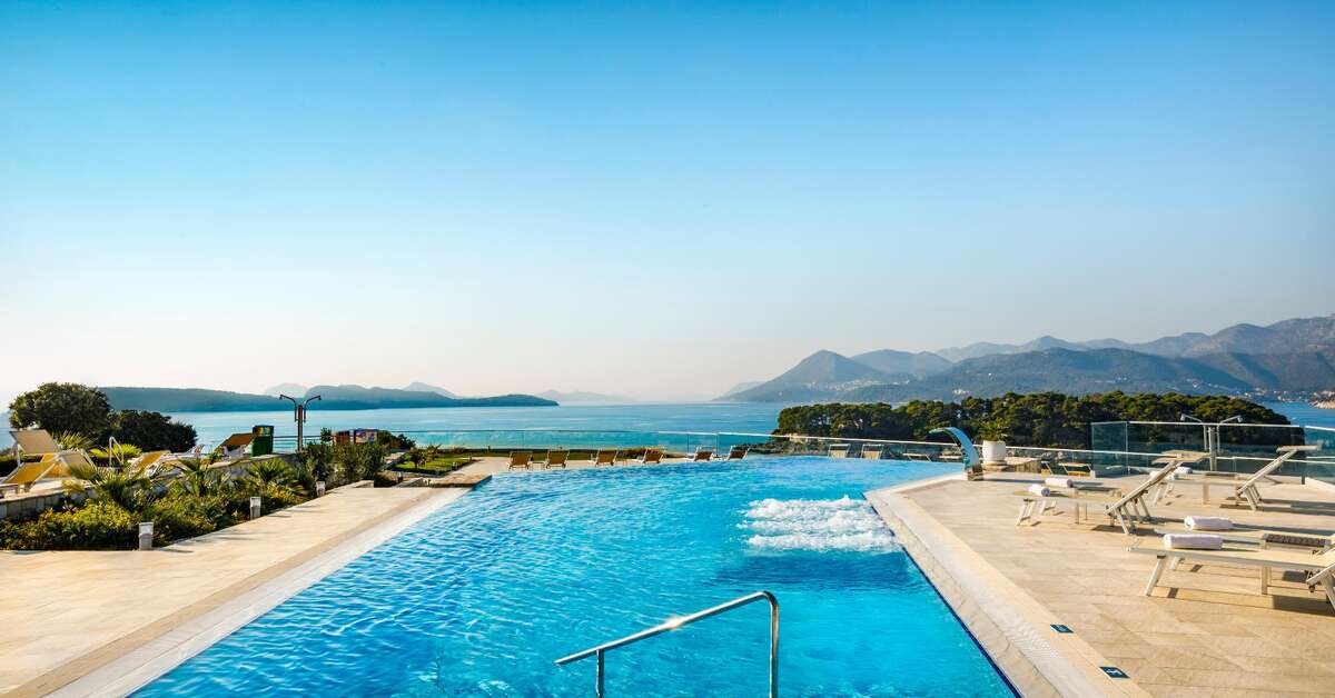 Een foto van het zwembad bij Valamar Argosy Hotel
