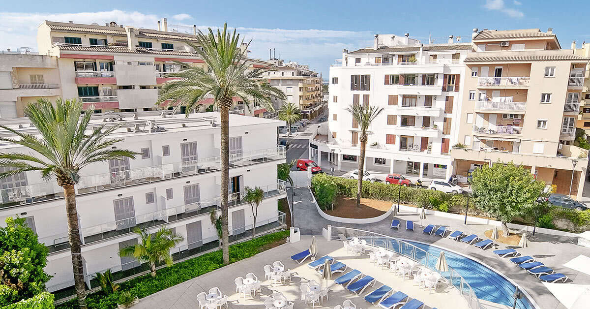 Een foto van het zwembad bij Eix Alcudia Hotel