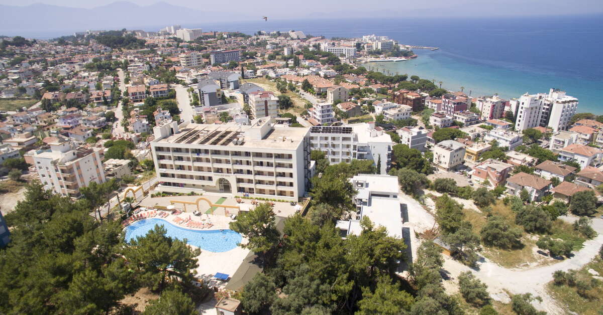 Ein Foto vom Pool im Tuntas Family Suites Kusadasi