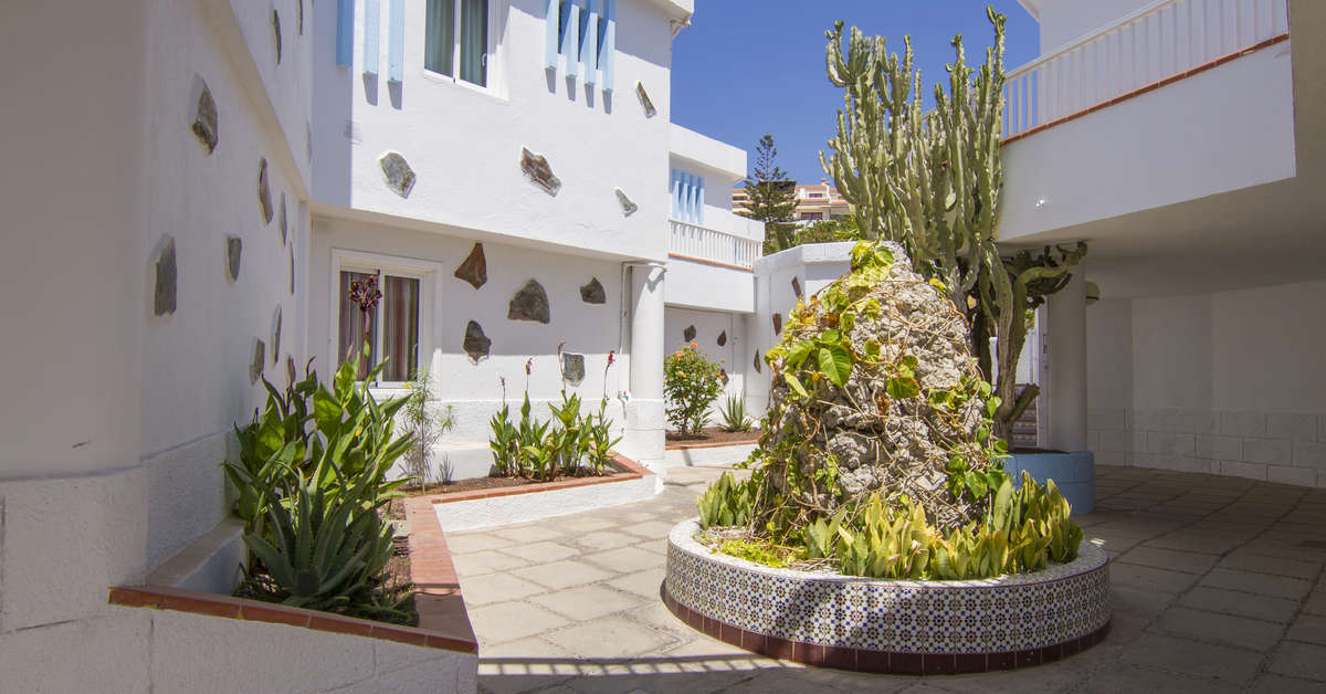 Een foto van de buitenkant van Checkin Bungalows Atlantida