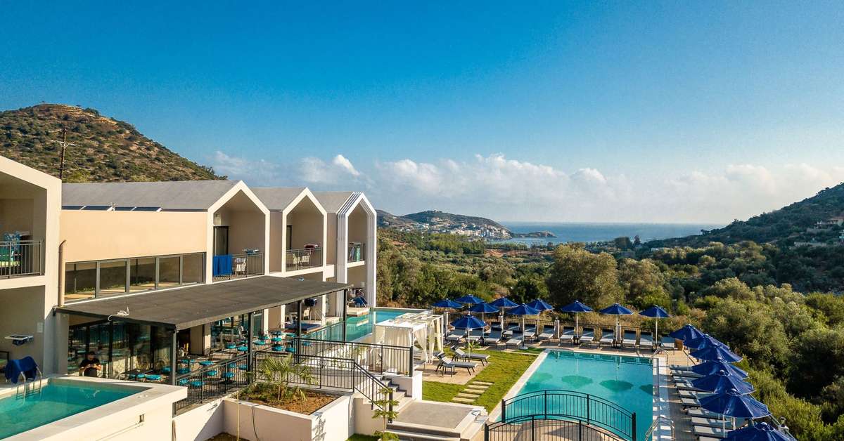 Ein Foto vom Pool im T Hotel Premium Suites