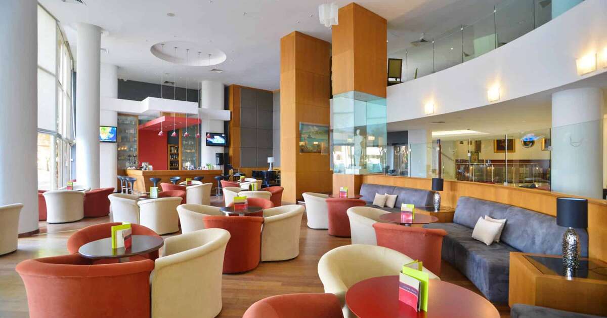 Een foto van The Golden Bay Beach Hotel