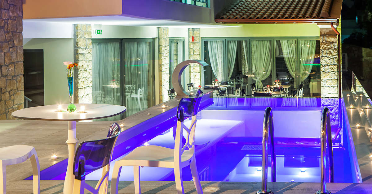 Een foto van het zwembad bij Core Hotels