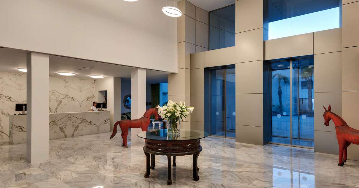 Een foto van het interieur van Barcelo Teguise Beach