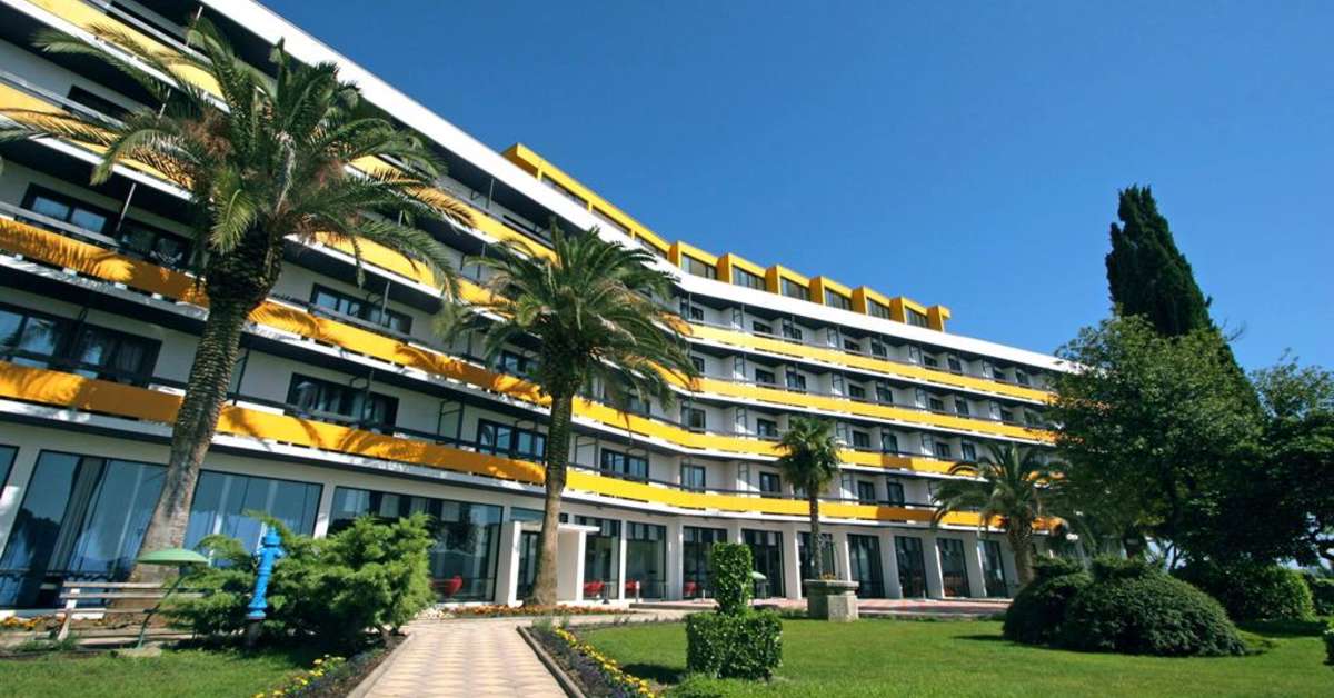 Een foto van de buitenkant van Hotel Ilirija