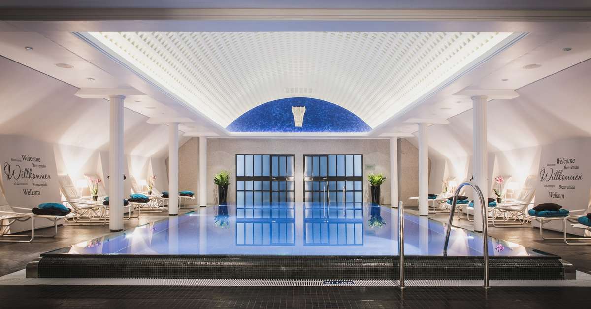 Een foto van het zwembad bij Hotel Taschenbergpalais Kempinski