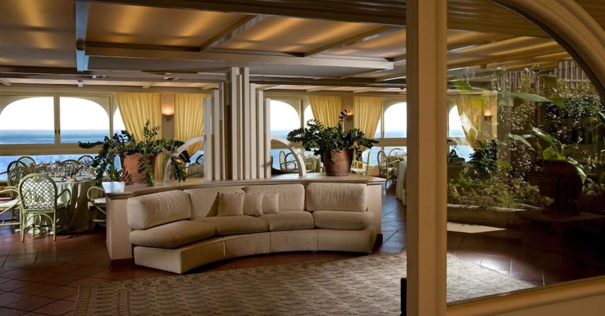 Een foto van het interieur van Grand Hotel Baia Verde