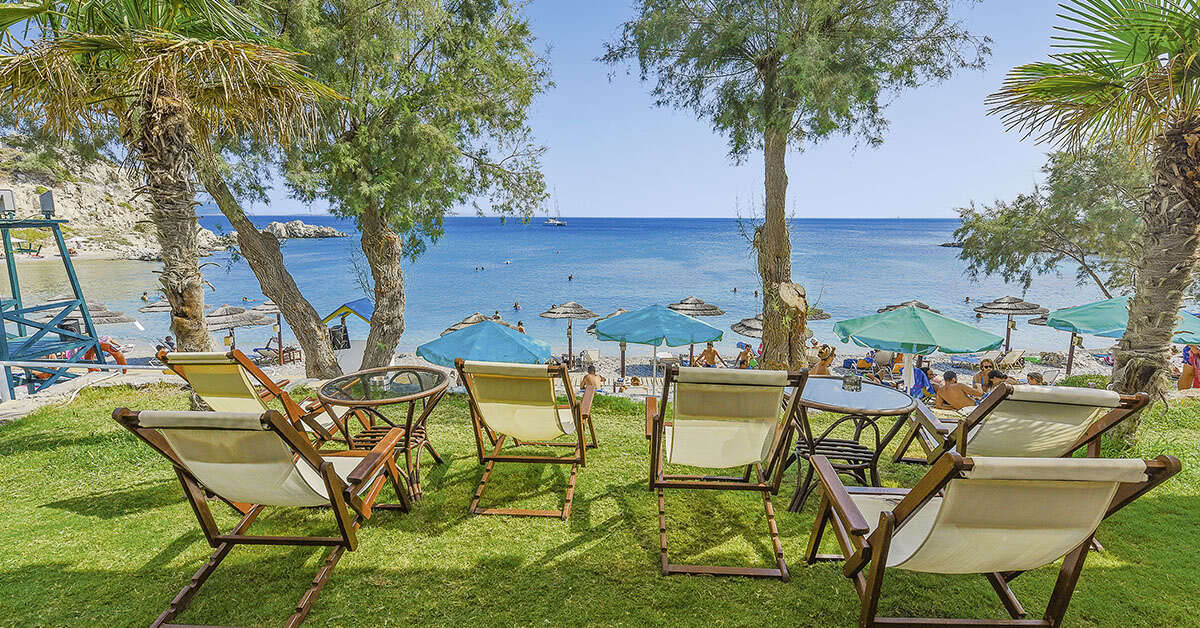 Een foto van het terras bij Glicorisa Beach Hotel