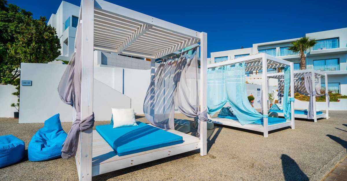 Een foto van het terras bij Harmony Crest Resort & Spa