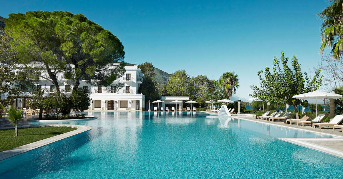 Een foto van het zwembad bij Mitsis Galini Wellness Spa & Resort