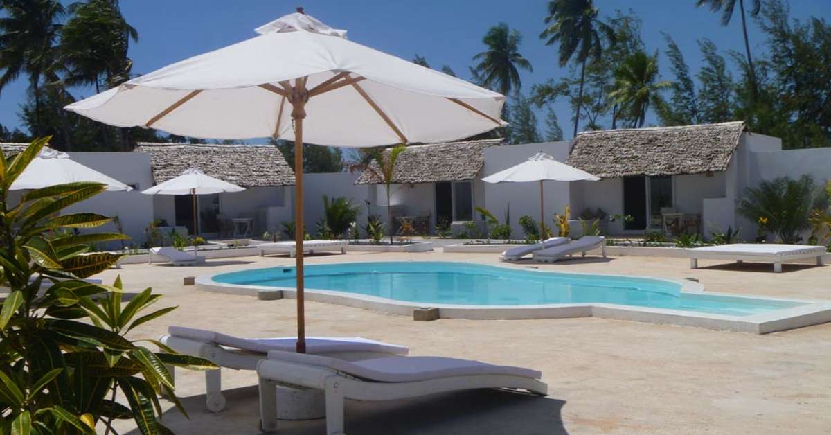 Een foto van het zwembad bij Dhow Inn boutique hotel