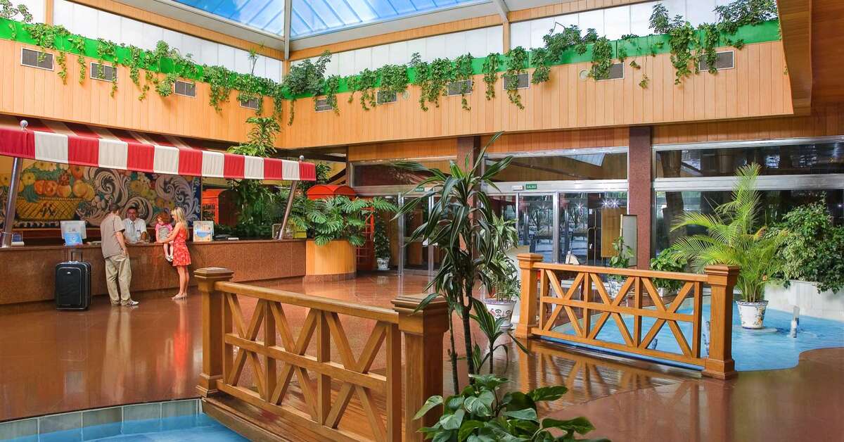 Een foto van het interieur van Playadulce Hotel
