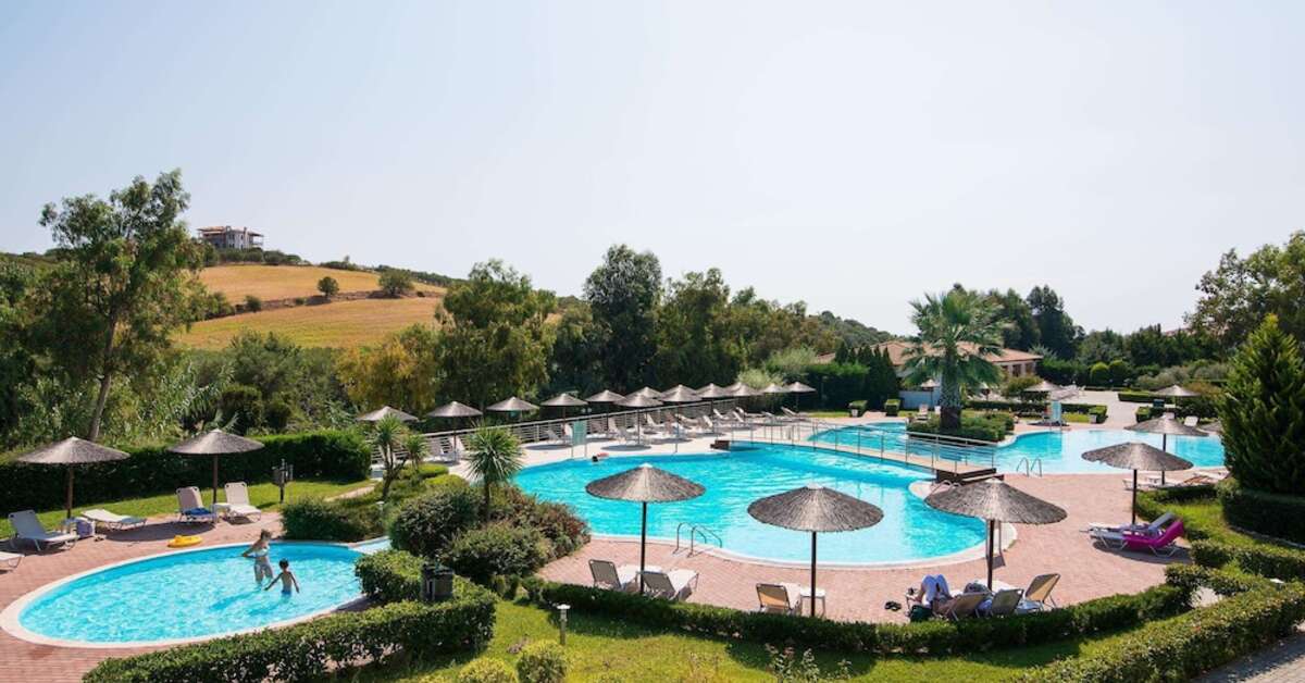 Een foto van het zwembad bij Alexandros Palace Hotel & Suites