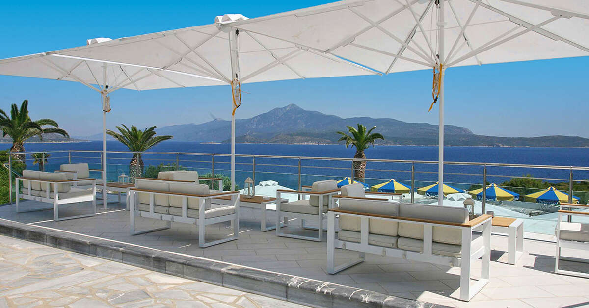 Een foto van het terras bij Princessa Riviera Resort
