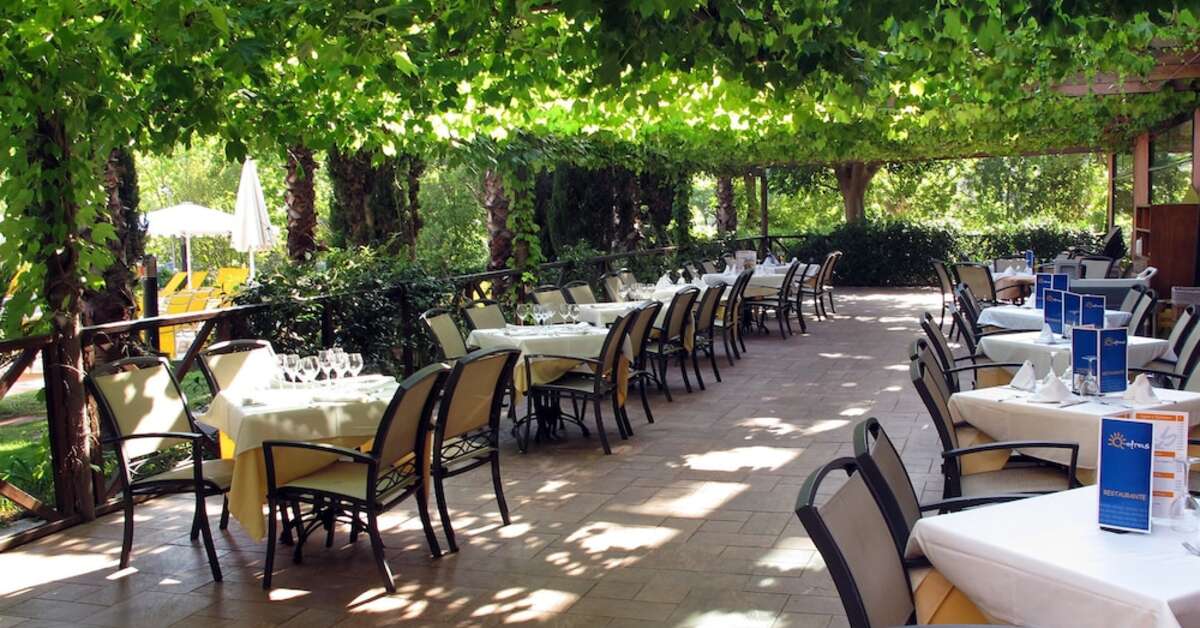 Een foto van het terras bij Ohtels Vila Romana