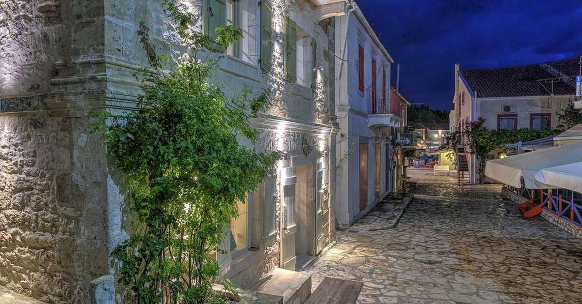 Een foto van de buitenkant van Fiscardonna Luxury Suites