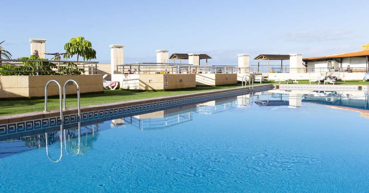 Een foto van het zwembad bij Hotel Villa de Adeje Beach