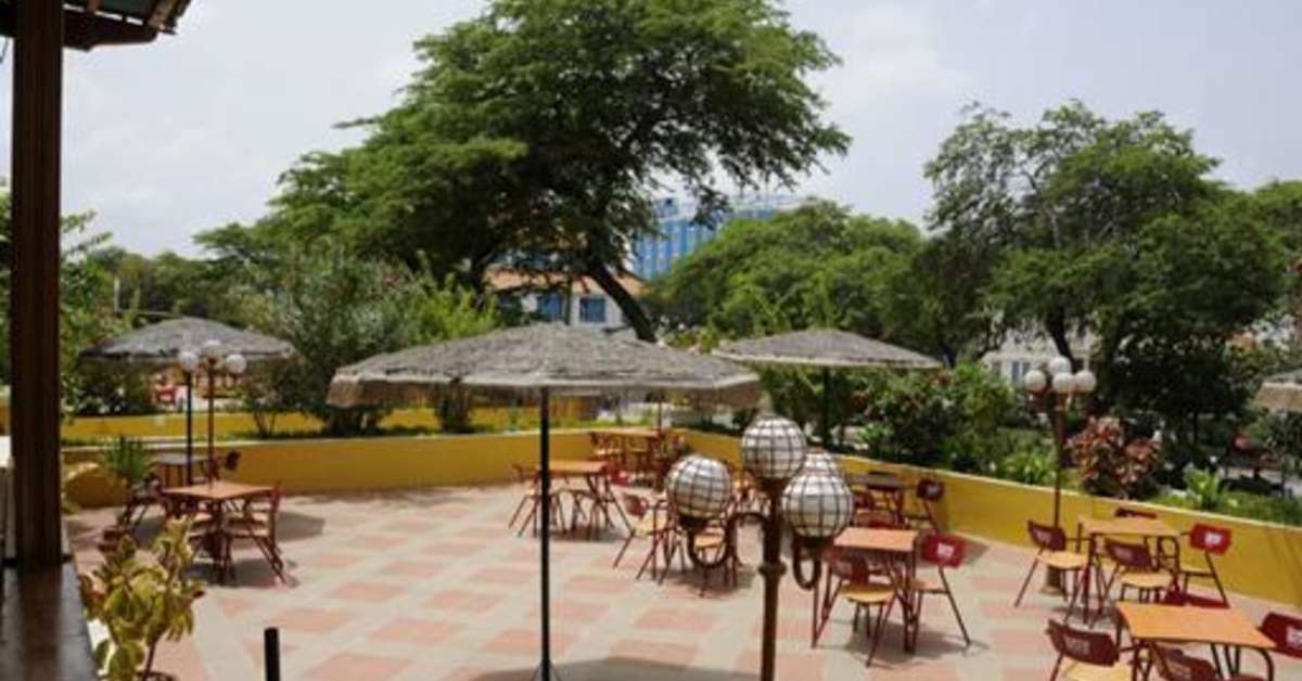 Een foto van het terras bij Oasis Porto Grande Hotel