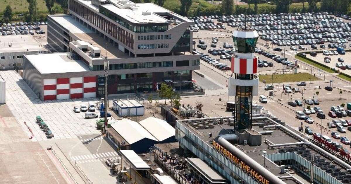 Een foto van de buitenkant van Hotel Wings Rotterdam