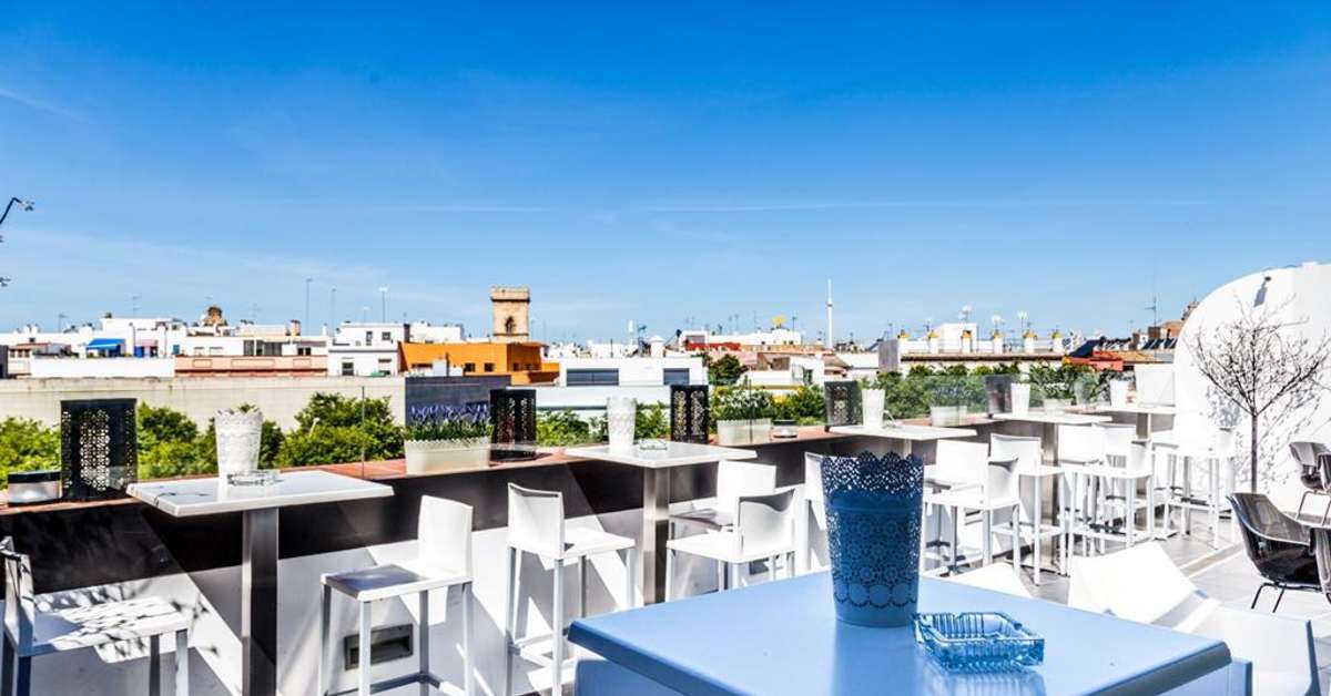 Een foto van het terras bij Patio de la Alameda