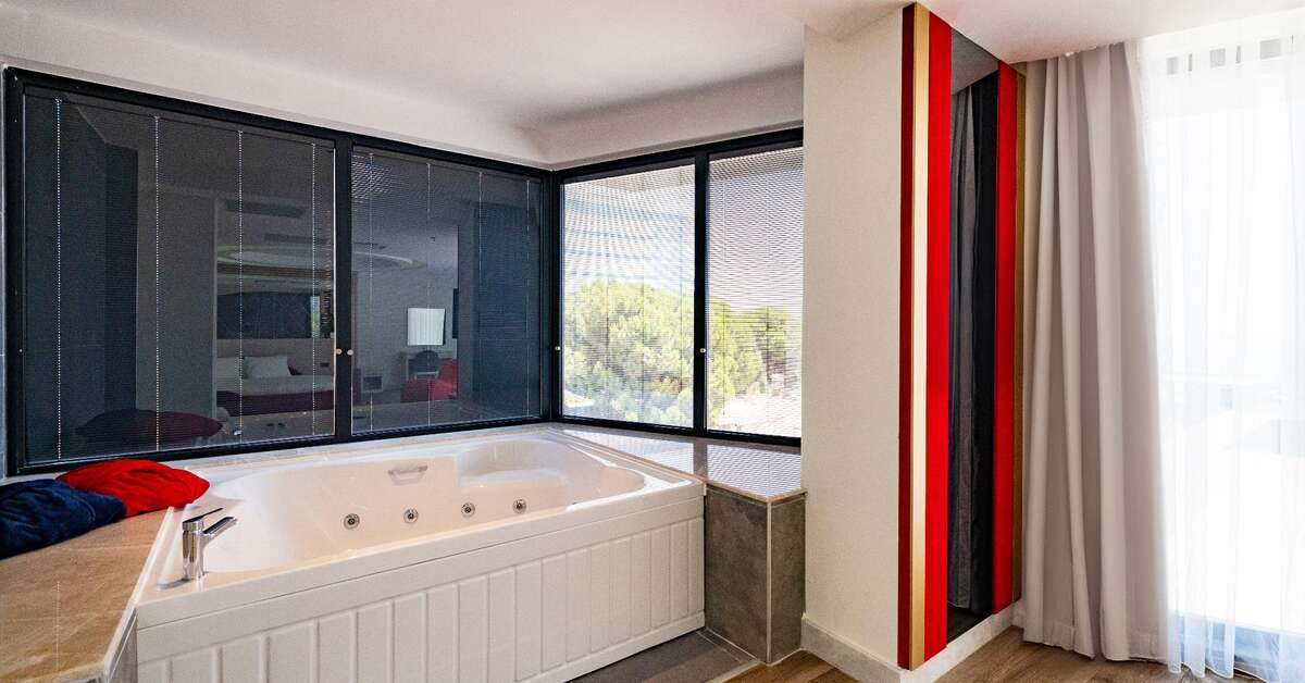 Ein Foto Granada Luxury Red