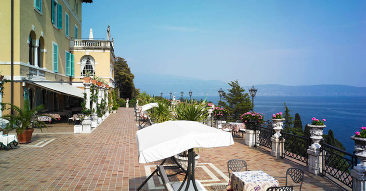 Een foto van het terras bij Hotel Villa Del Sogno