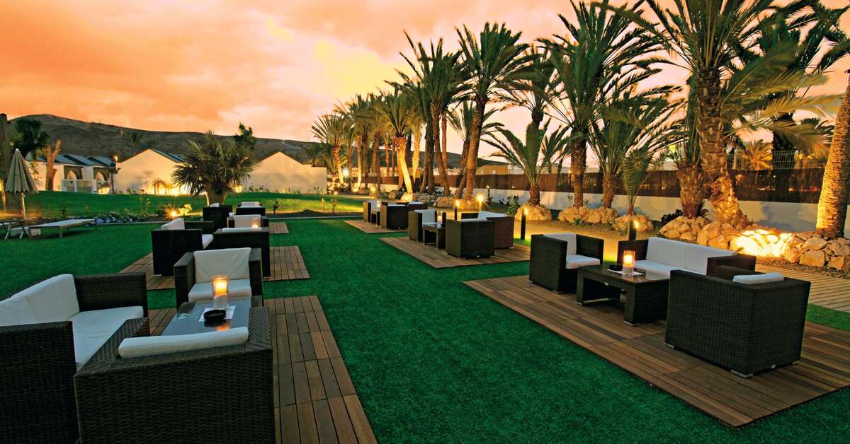 Een foto van het terras bij R2 Romantic Fantasia Dreams & Suites Hotel