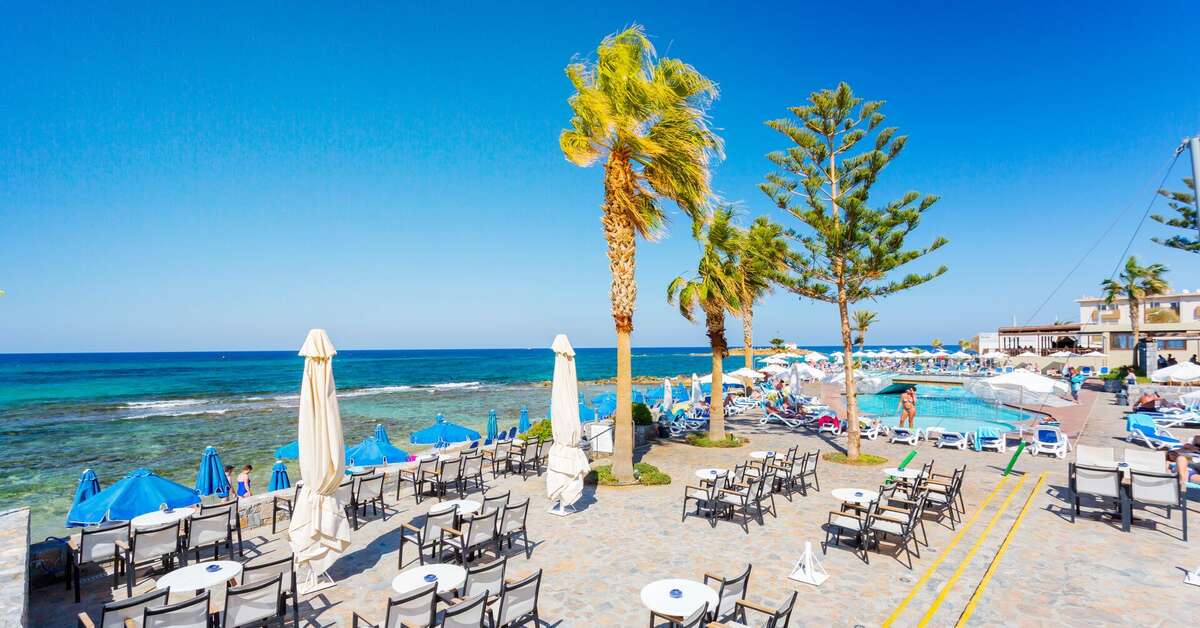 Ein Foto von der Terrasse im Dessole Malia Beach