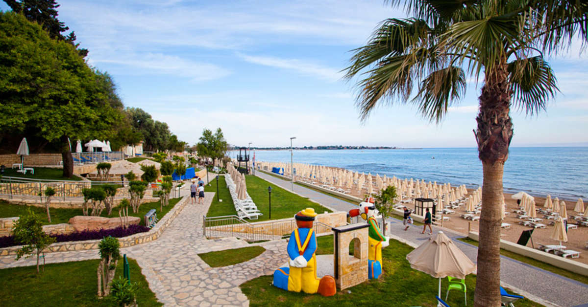 Een foto van het strand bij Melas Holiday Village