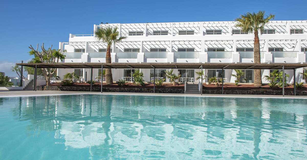 Een foto van het zwembad bij Sentido Aequora Lanzarote Suites