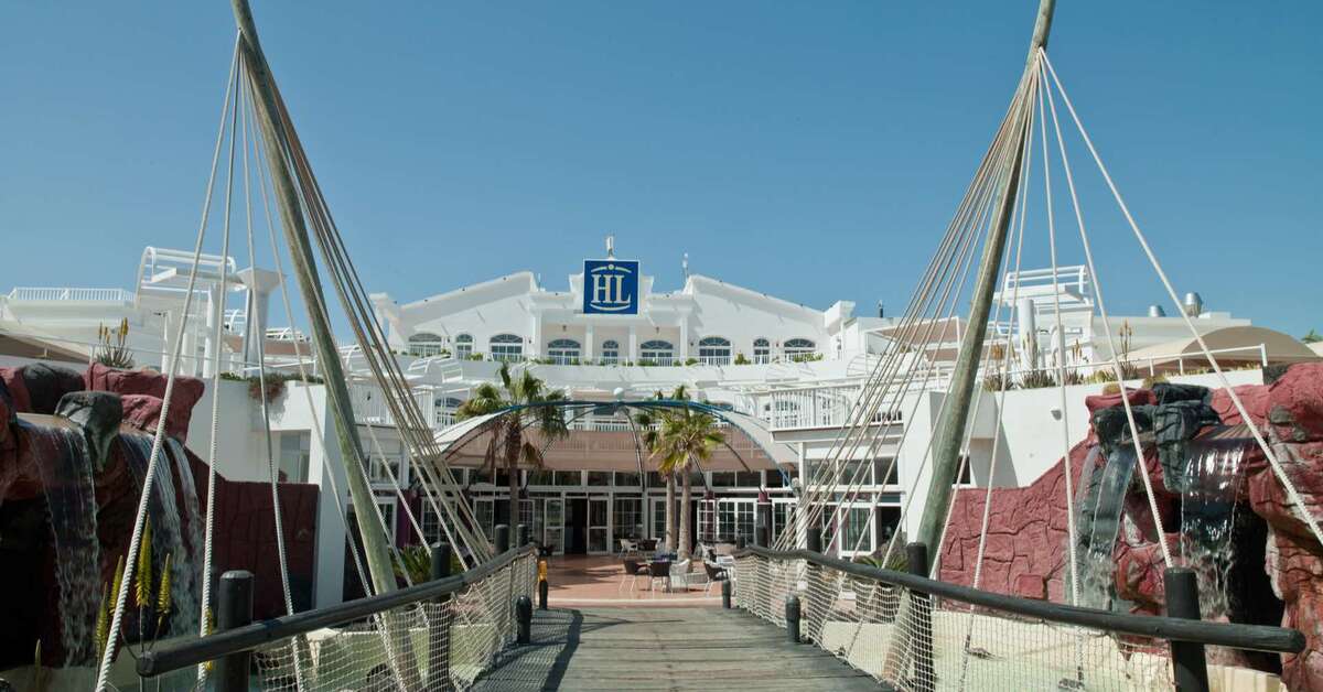 Een foto van de buitenkant van HL Aparthotel Paradise Island