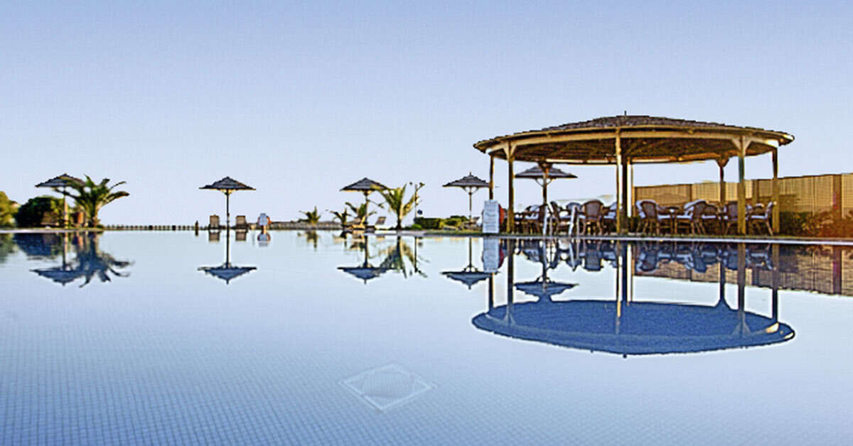 Een foto van het zwembad bij Plaza Beach Hotel