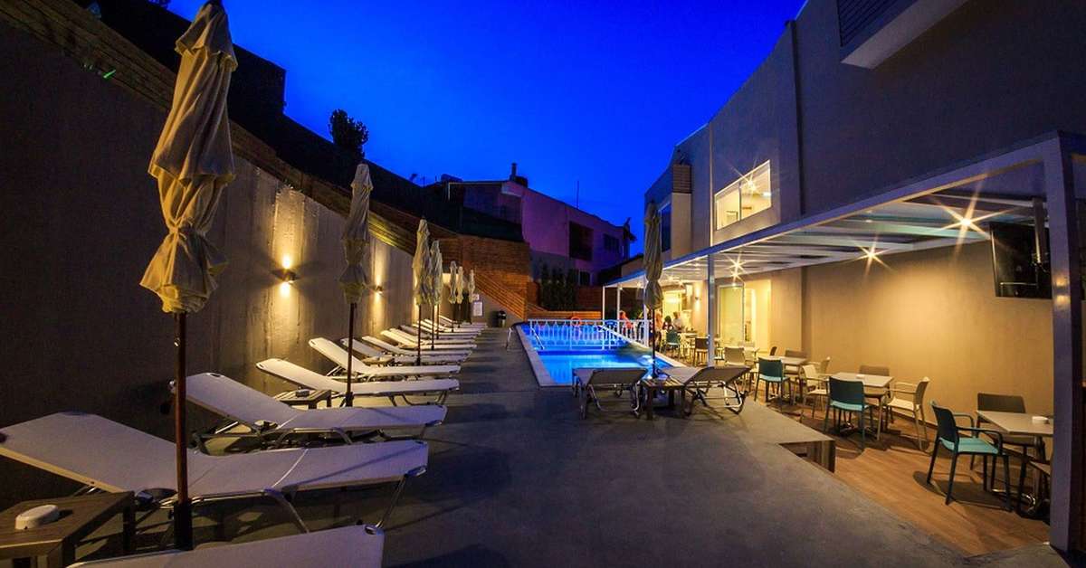 Ein Foto vom Pool im Porto Planos Beach Hotel
