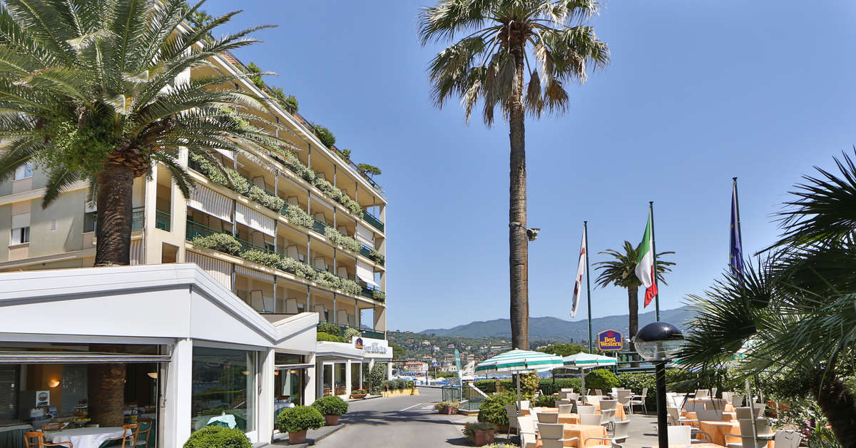 Een foto van de buitenkant van Best Western Hotel Regina Elena