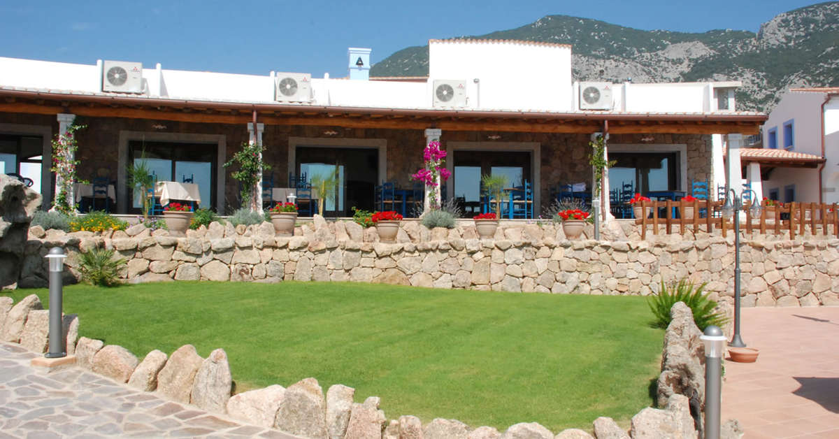 Een foto van de buitenkant van Nuraghe Arvu Resort