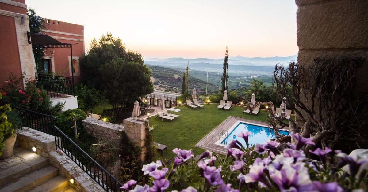 Een foto van het zwembad bij Katalagari Country Suites