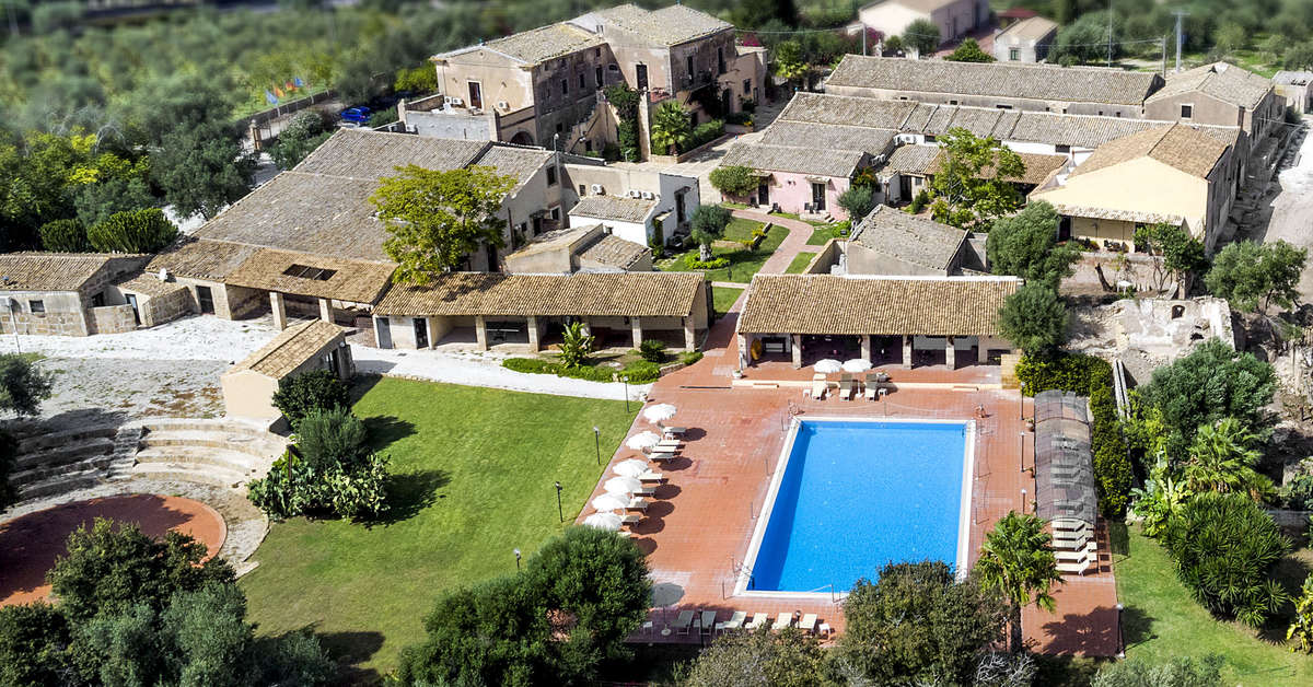Een foto van het zwembad bij Hotel Villa Giulia Noto