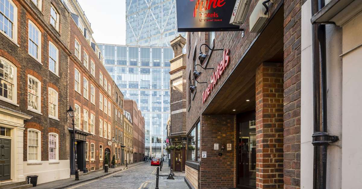 Een foto van de buitenkant van Point A Hotel Liverpool Street